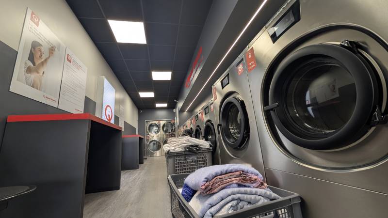 Laverie automatique moderne au Vieux-Port de Marseille Speed Queen 13